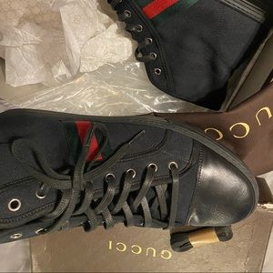 Auth GUCCI Men’s Blck Canvas Hightop sneakers.